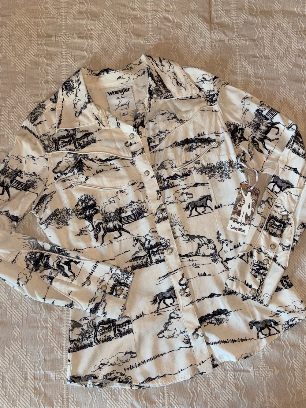 NWT! WRANGLER X by Lainey Wilson GoRGeOuS Long Sleeve Western Snap shirt - sz M